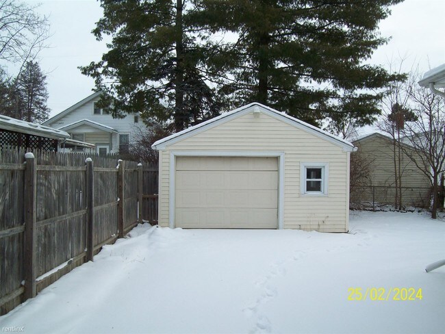 Building Photo - 4 br, 2 bath House - 1401 Knight Ave