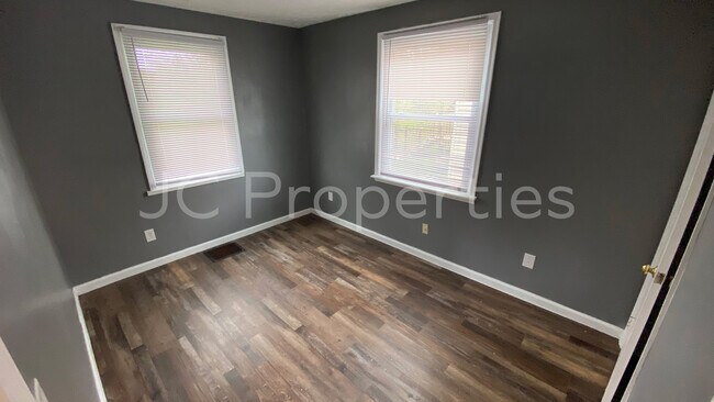 Foto del edificio - 4406 Waymire Ave