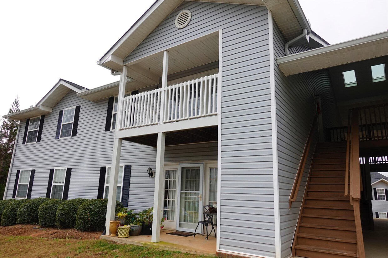 Primary Photo - 205 Pelham Square Way