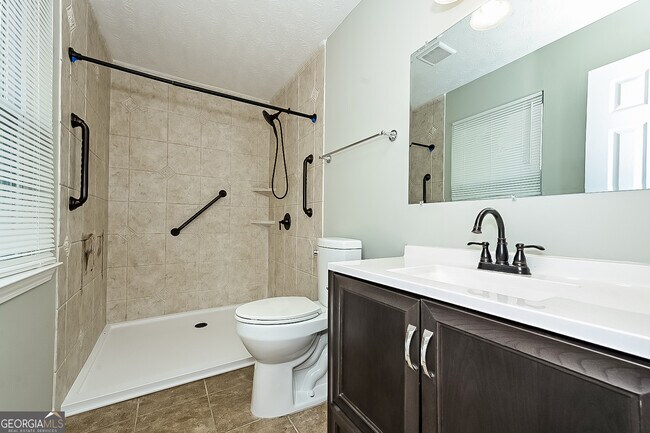 Building Photo - 3042 Medina Dr