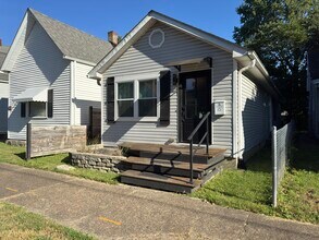 Building Photo - 1402 Ekin Ave