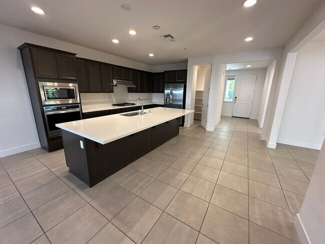 Building Photo - Spacious 5-Bedroom Home in Desirable Mount...