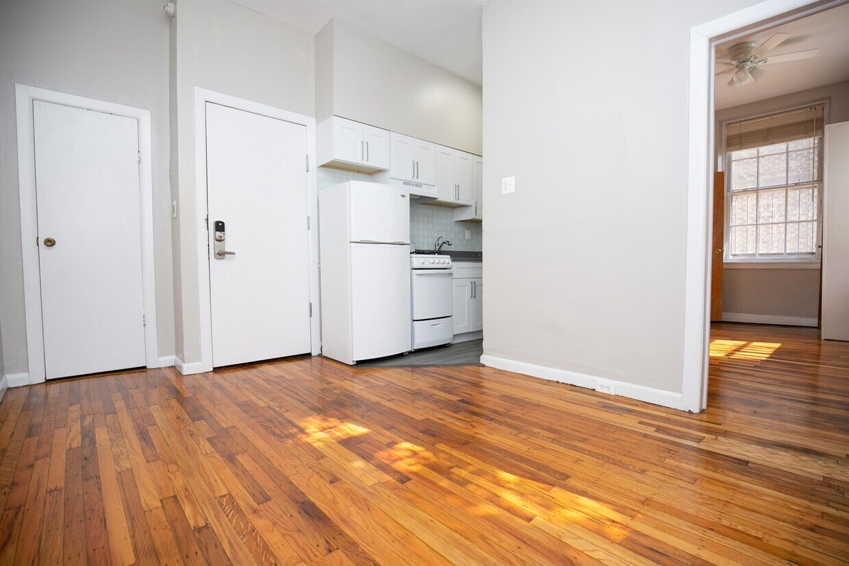 Photo - 1114 Spruce St (Philadelphia, PA)