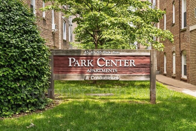 Building Photo - 45 Park Ave