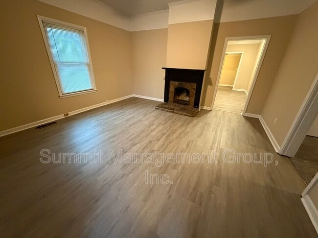 Building Photo - 34 Ivy St