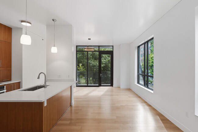 Building Photo - 922 NW 11th Ave