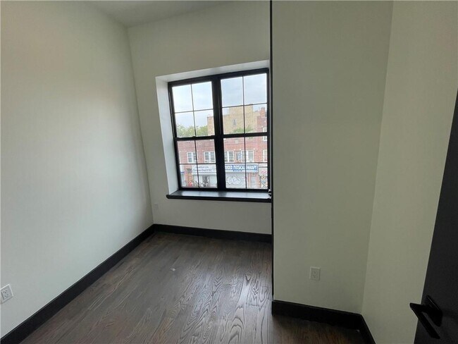 Foto del edificio - 886 Troy Ave