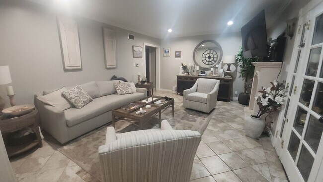 Foto del edificio - 15358 Leadwell St
