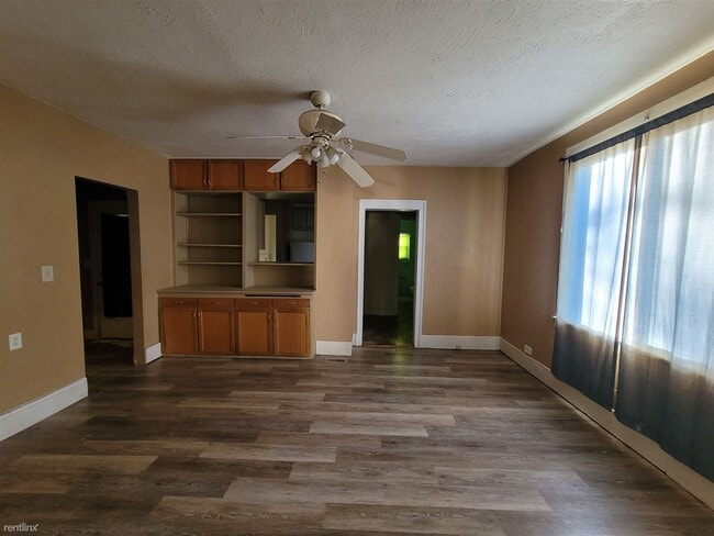 Foto del edificio - 4 br, 2 bath House - 1445 Division St