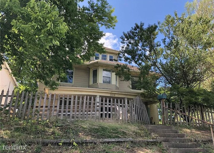 Foto del edificio - 3 br, 3 bath  - 2828 N Illinois St