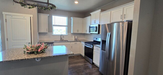 Building Photo - Discover this spacious 4-bedroom, 2.5-bath home in Mead, CO!