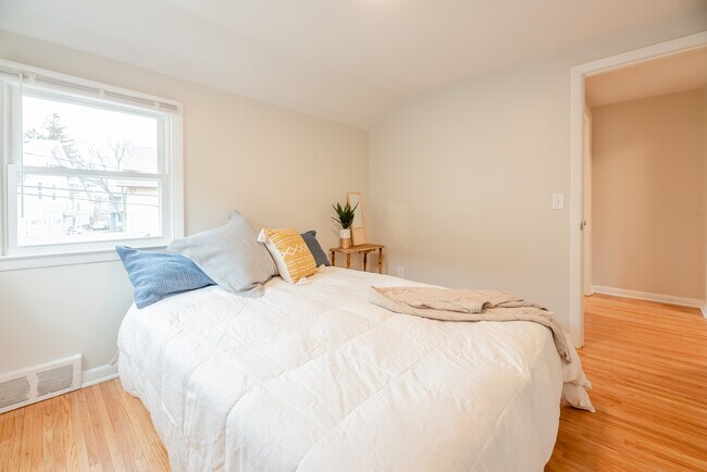Foto del edificio - 738 Blossom Rd