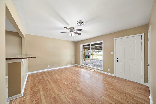 Foto del edificio - 6523 Underhill St