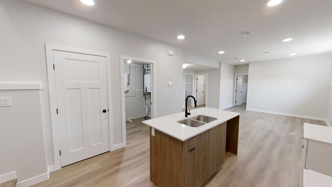 Photo du bâtiment - 10505 133 Ave.