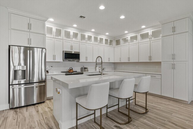 Foto del edificio - 16259 Sandy Shore Dr