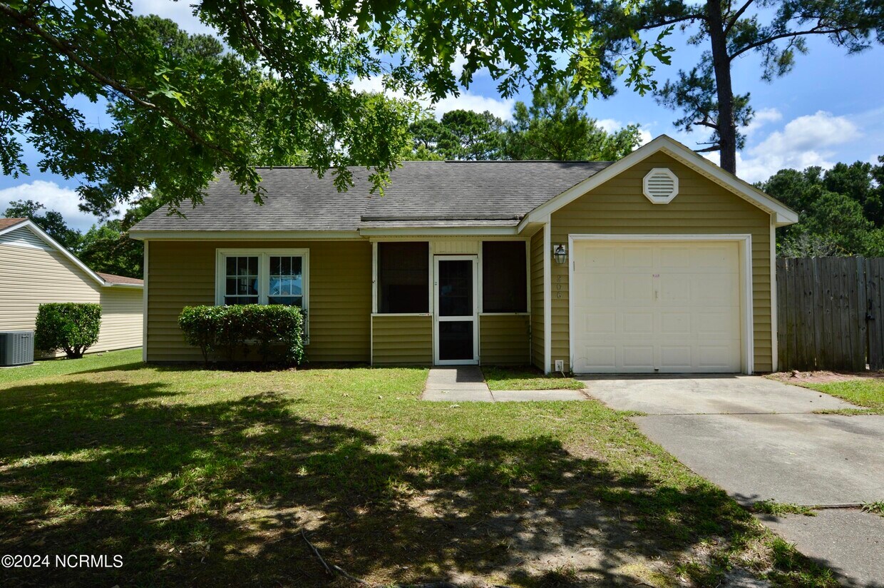 Primary Photo - 206 Wedgewood Dr
