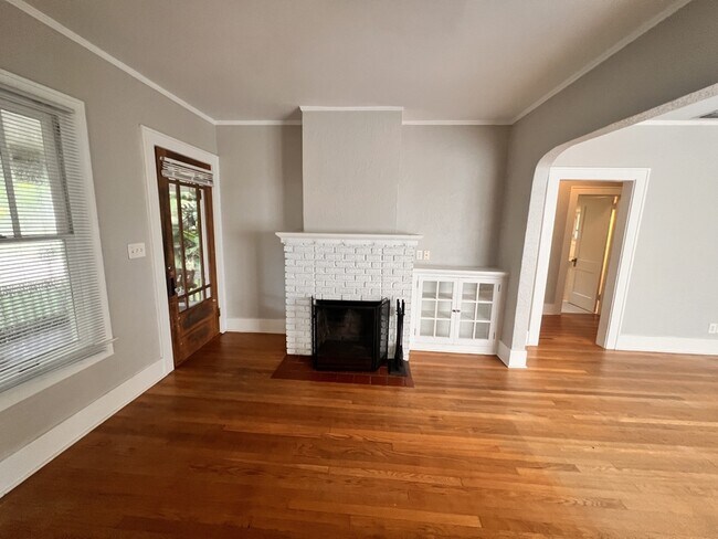 Foto del edificio - 633 Harwood St