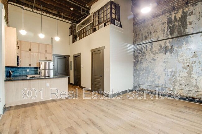 Building Photo - 124 Monroe Ave