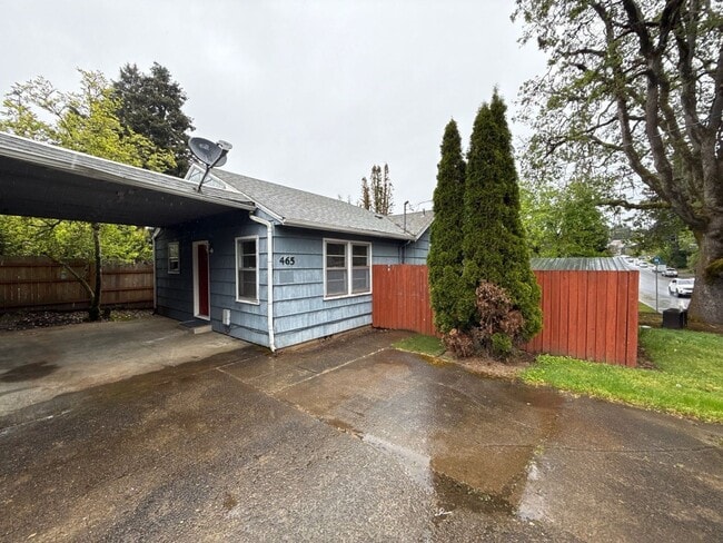 Building Photo - 465 Madrona Ave SE