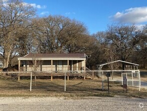 Building Photo - 451 Country Club Rd