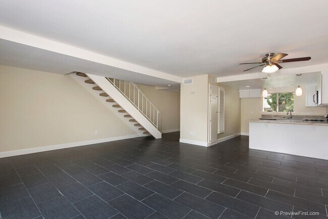 Livingroom (Walls are now blue) - 624 Bel Air Dr W