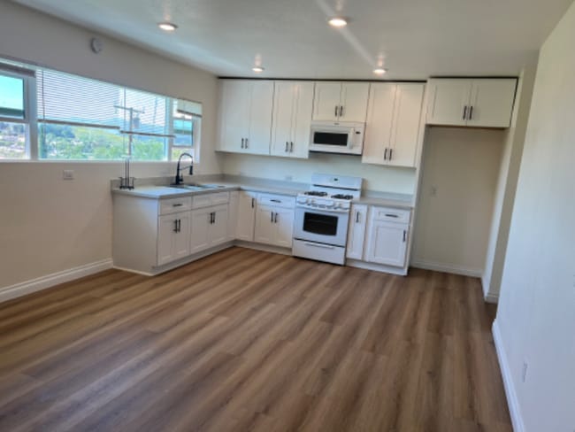 Foto del edificio - 249 E Graham Ave