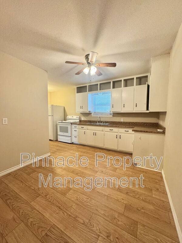 Foto del edificio - 212 Windham St
