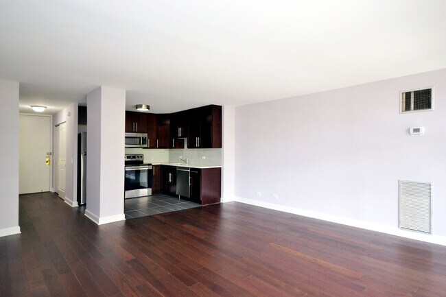 Building Photo - 1540 N LaSalle St