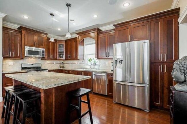 Building Photo - 6763-6192 192 St