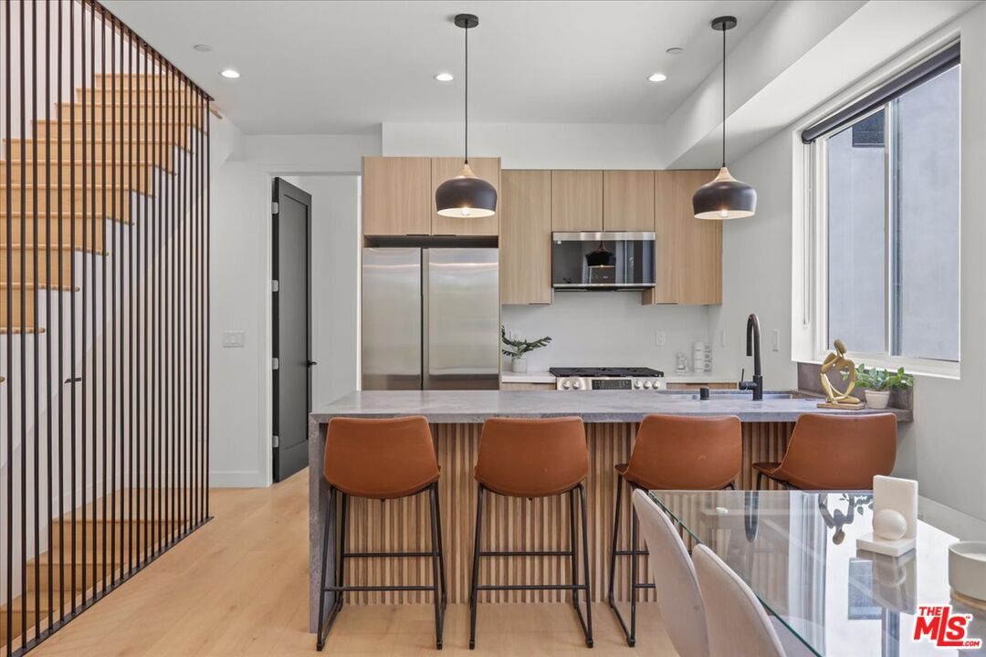Foto principal - 849 N June St
