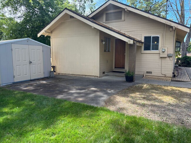 Building Photo - 2 Bed, 1 Bath Single Story Country Home in Elk Grove Neighborhood