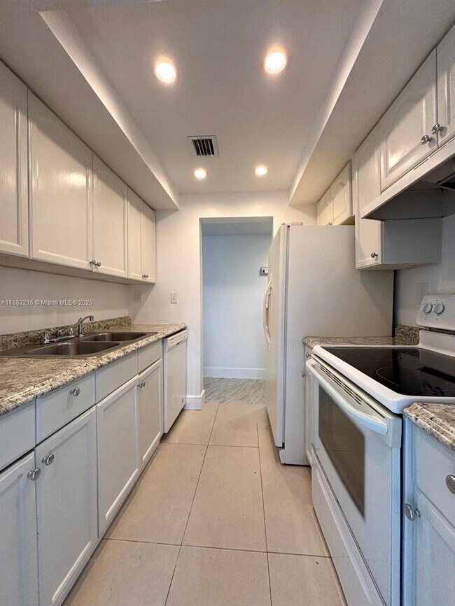 Foto del edificio - 8275 SW 152nd Ave