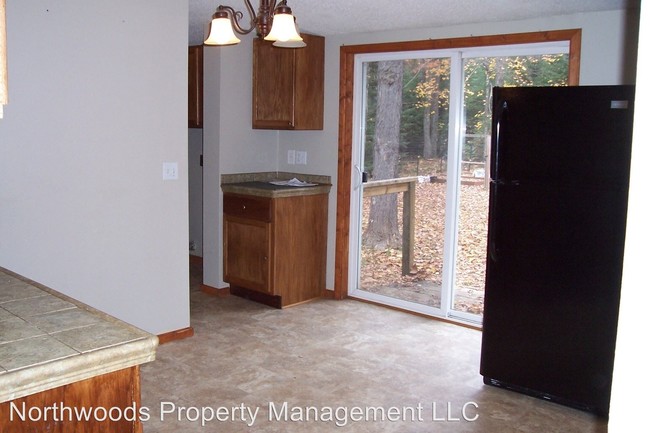 Building Photo - 1614 Birchtree Ln