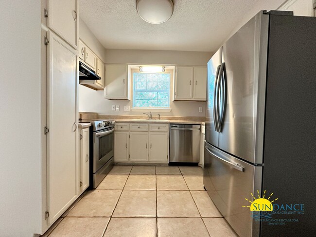 Building Photo - Lovely 3 Bedroom Home in Green Acres