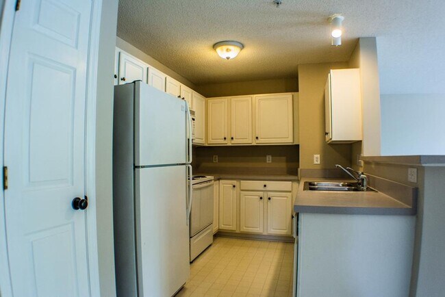Foto del edificio - 624 Ivy Glen Dr