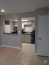 Building Photo - 3701 Colonial Dr