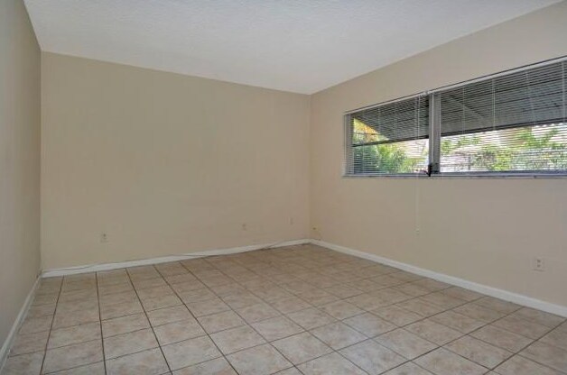 Foto del edificio - 2101 NE 68th St