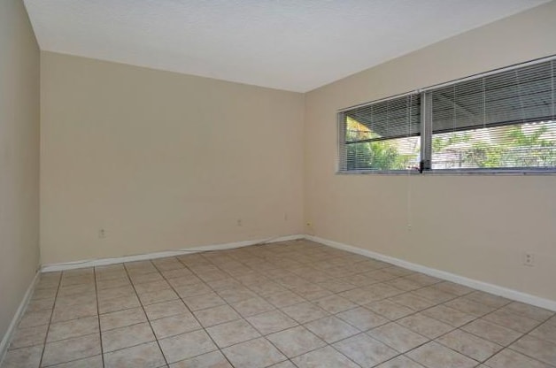 Building Photo - 2101 NE 68th St