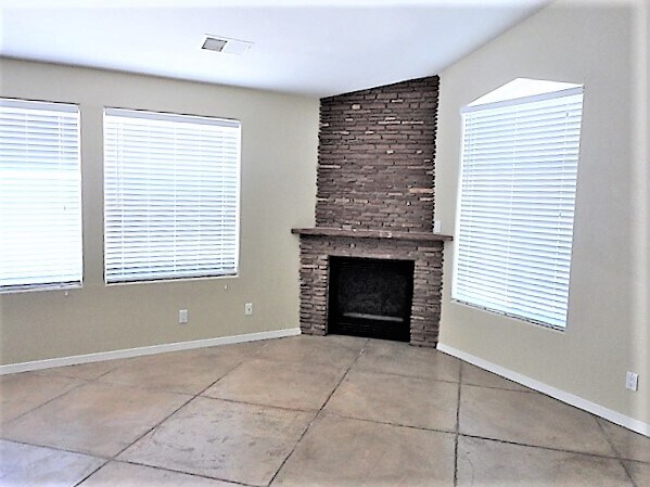 Foto del edificio - 2408 Tompiro Drive NW