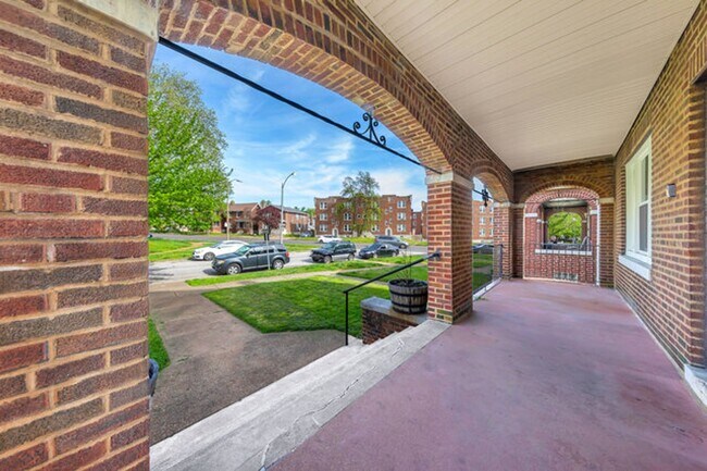 Foto del edificio - 4202 Lawn Ave