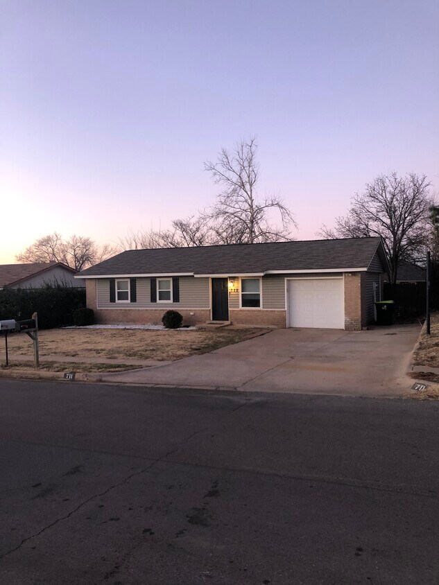 711 Holsey Dr, Noble, OK 73068 House Rental in Noble, OK