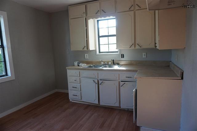 Building Photo - 608 W Garrison Ave