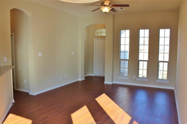 Building Photo - 252 Fieldstone Pl
