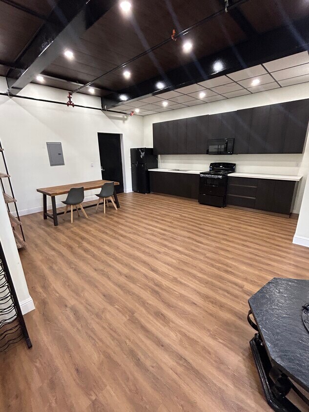 Foto principal - 64 Sand Creek Rd
