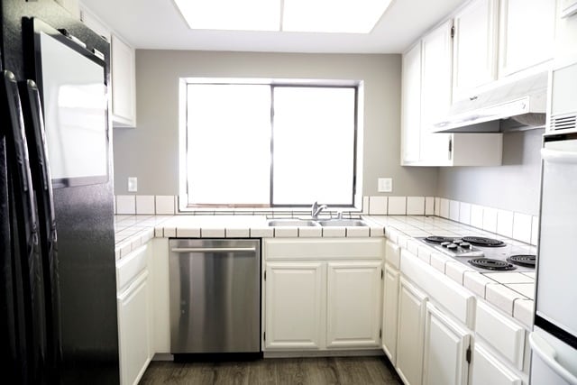 Photo - Spacious Townhome, Fireplace, Beautiful Fl...