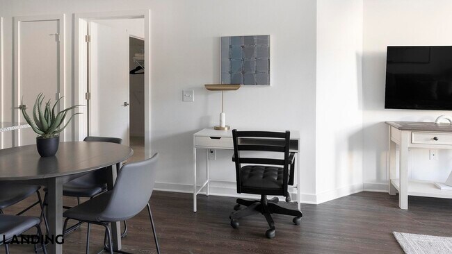 Foto del edificio - 2110 Birkhall St