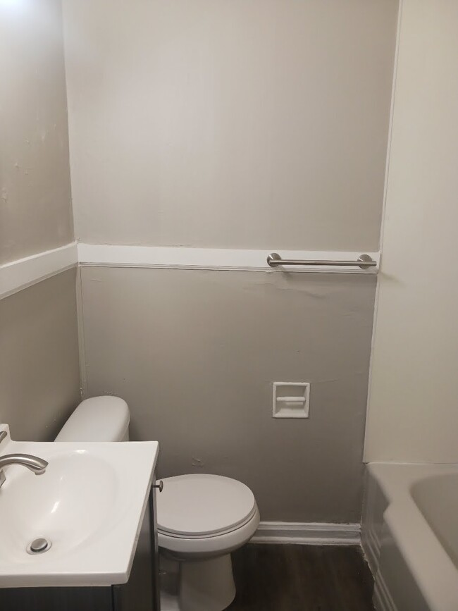 Building Photo - 473 N Mathewson Ct