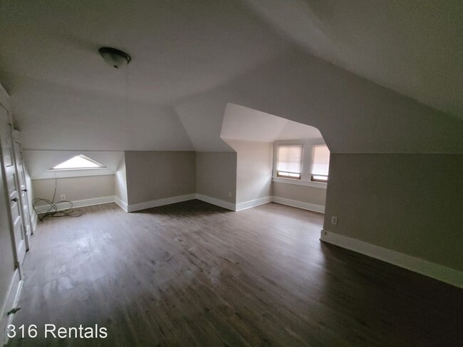 Building Photo - 3 br, 1.5 bath House - 1547 N. Holyoke St