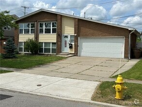 Building Photo - 18 Barone Cir