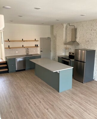 Building Photo - 1607 Main St